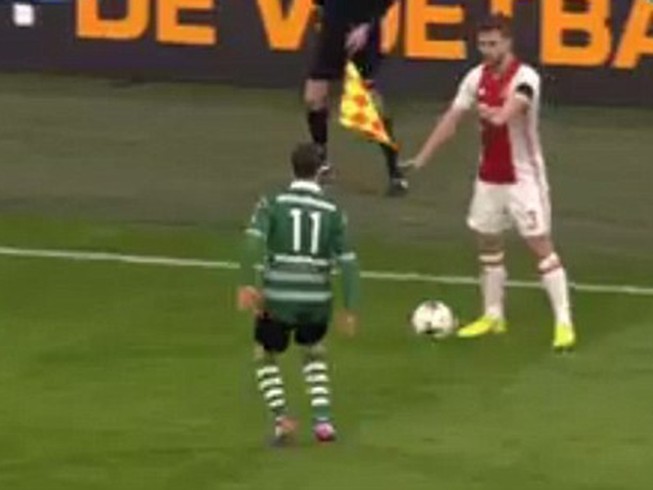 Pha bóng láu cá nhất mọi thời đại của cầu thủ Ajax