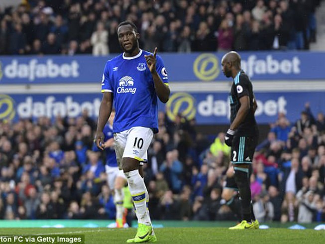 MU, Chelsea cùng ra giá 'khủng' mua Lukaku: Trớ trêu!