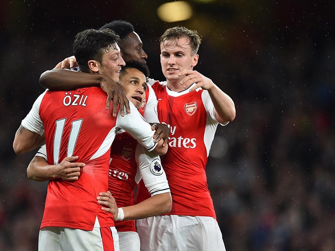Arsenal thắng vẫn trắng tay