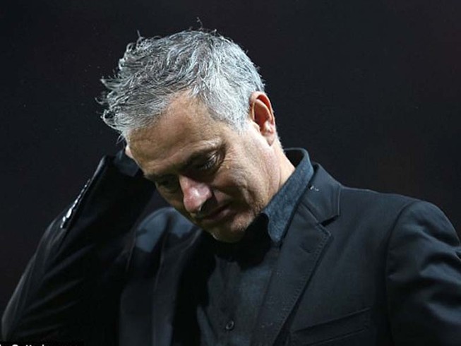 Mourinho vừa lo vừa giận dù MU thắng to