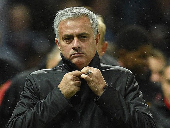 Mourinho nói lời cay đắng với Premier League và Chelsea