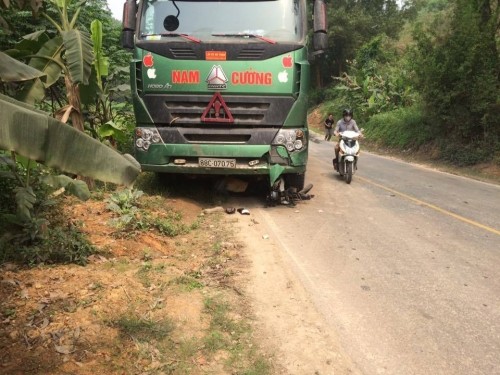 Vượt ẩu, nam thanh niên tử vong tại chỗ