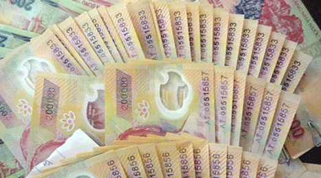 Bắt quả tang một phụ nữ lưu hành tiền giả tại Đền Hùng