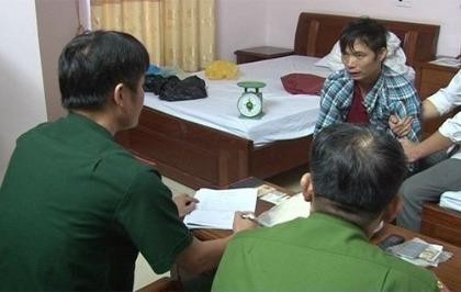 Vượt biên sang Trung Quốc mang 2 kg ma túy về nước