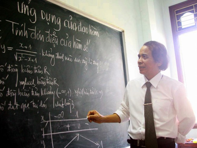 Thầy giáo dạy Toán trực tuyến miễn phí cho học sinh