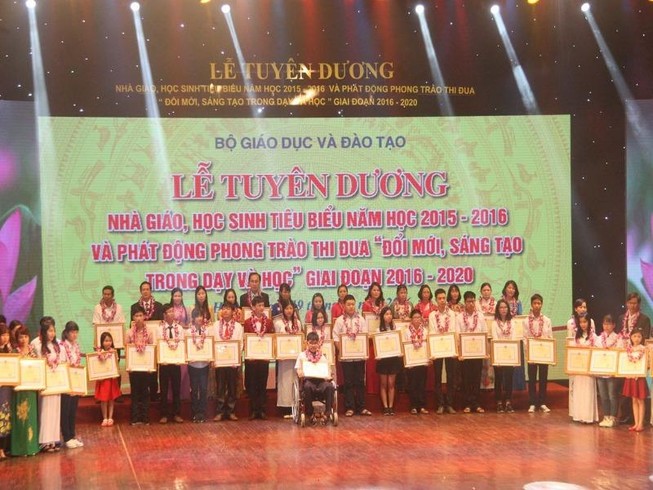 Tuyên dương nhà giáo, học sinh tiêu biểu