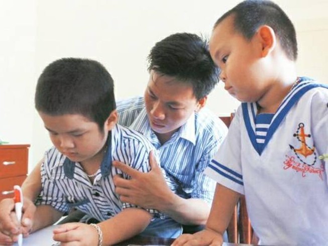 Thầy giáo trẻ và quyết tâm dạy học ở đảo Song Tử Tây