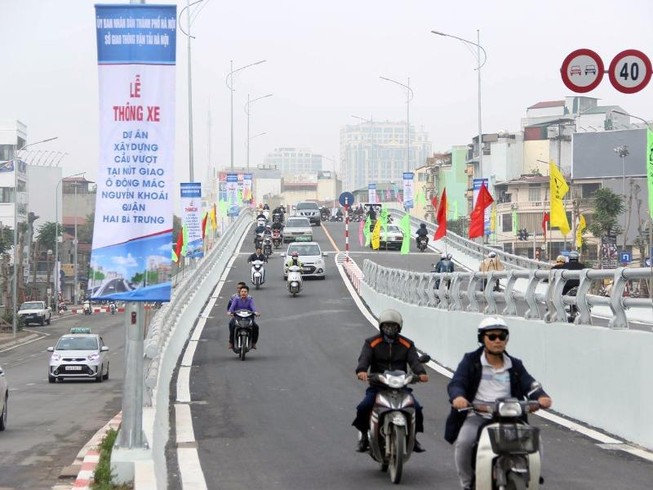 Chính thức thông xe tại cầu vượt 'khủng' làm bằng thép