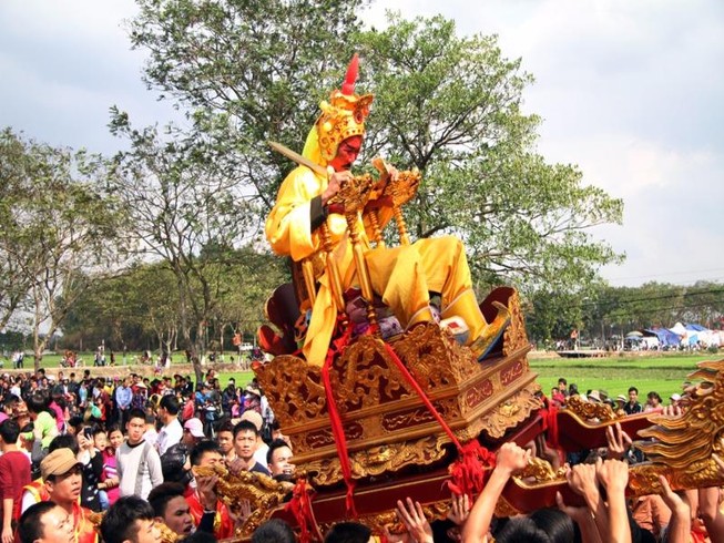Độc đáo lễ hội rước vua, chúa ở đền Sái