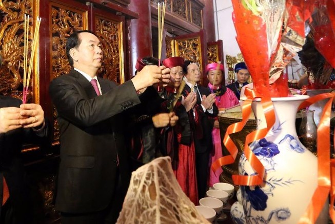Chủ tịch nước dự lễ dâng hương tại Đền Hùng