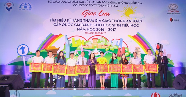 Vui nhộn chương trình 'Toyota cùng em học An toàn GT'