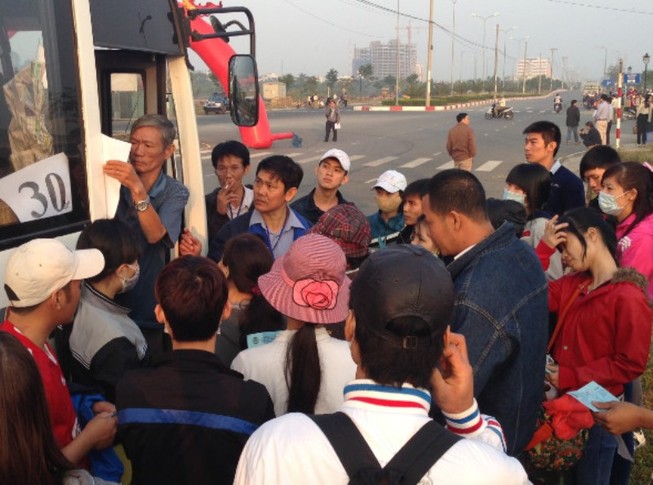 Hỗ trợ 7.000 vé xe cho công nhân về tết
