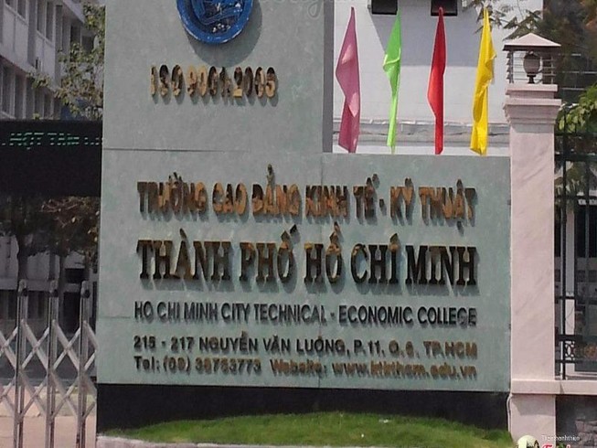 Thực hư trường tự ý cho giáo viên đi du lịch