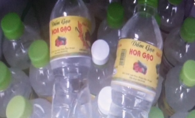 Kinh hoàng sản xuất dấm gạo bằng acid với nước lã