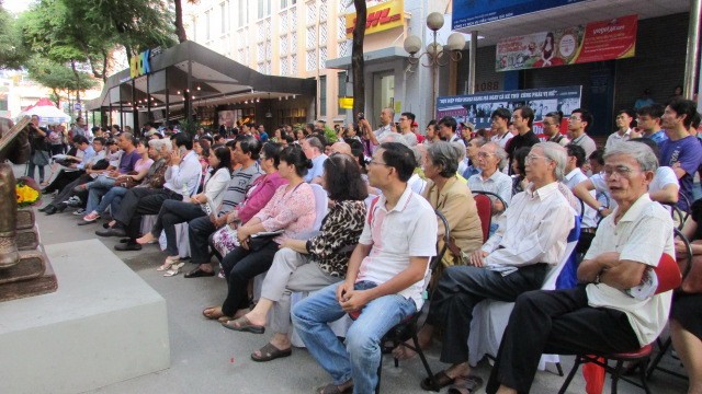 'Đụng độ' âm thanh ầm ĩ trên Đường sách TP.HCM