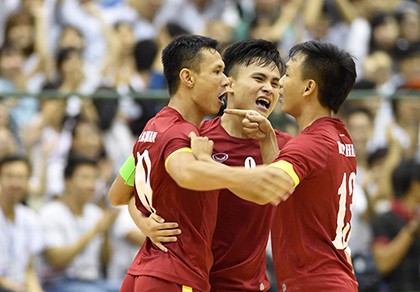 Thắng kịch tính Malaysia, Futsal Việt Nam 'đòi nợ' thành công