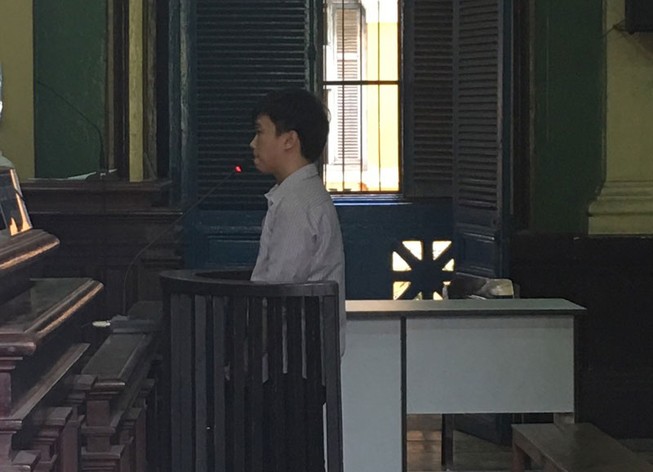 Lãnh án vì dùng phim sex 'câu khách' vào trang web