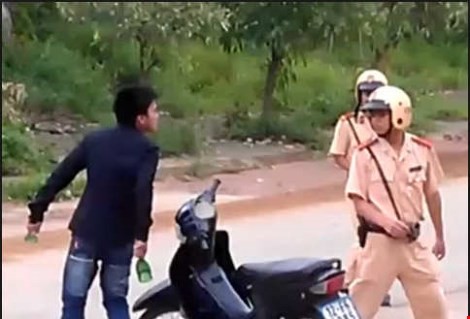 Củng cố hồ sơ khởi tố hai thanh niên vi phạm giao thông lại tấn công CSGT