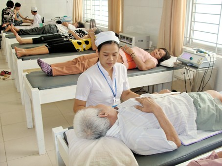 Chuyển từ ban ơn sang cung cấp dịch vụ cho người bệnh