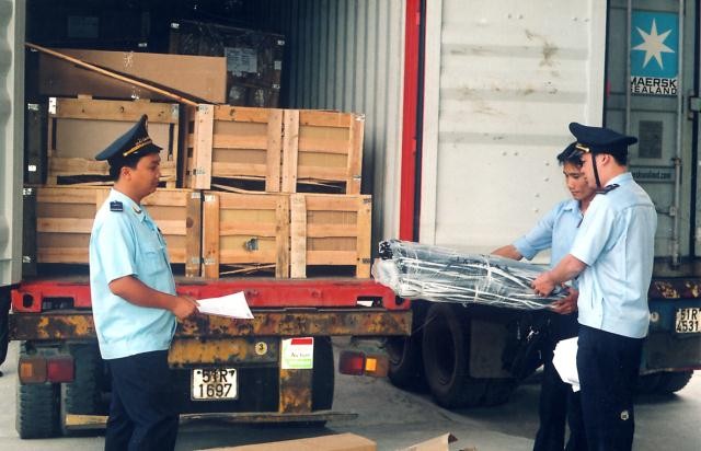 Để thông quan nhanh hơn, DN cần nắm rõ Luật Hải quan mới
