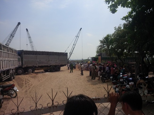 Người phụ nữ bán bánh dạo bị xe tải cán tử vong