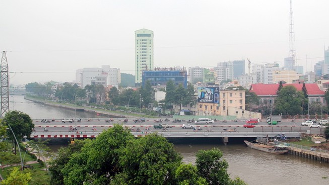 Chở xác người vứt giữa trung tâm Sài Gòn