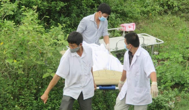 Hai nữ sinh chết trên sông Lam: Tự tử vì bị ép học ngành y?