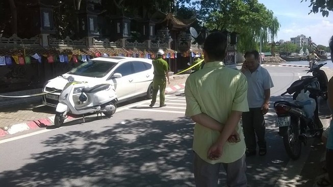 Một người đàn ông gục chết bất thường trên xe ô tô
