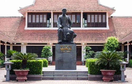 Kỷ niệm 250 năm ngày sinh Nguyễn Du ‘Tiếng thơ ai động đất trời’