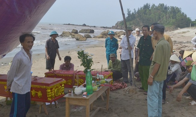 Ba em bé rơi xuống ao chết đuối thương tâm