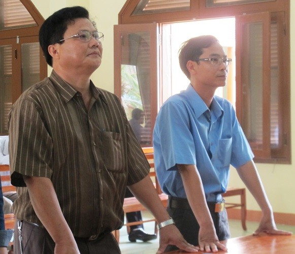 Công an phải bồi thường vì tổ chức… khám ngực phụ nữ