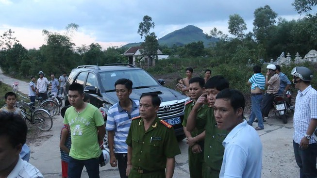 Vây bắt kẻ cướp xe SH có súng lẩn trốn trong rừng