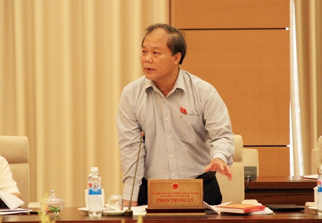 Tòa huyện sao phải ‘sợ’ quan huyện?