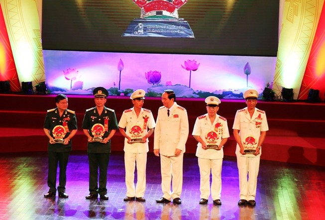 Vinh quang Việt Nam 2015: Hướng về lòng dân