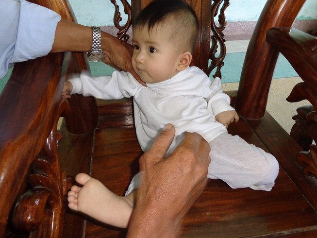 Lại một em bé bị bỏ rơi thương tâm