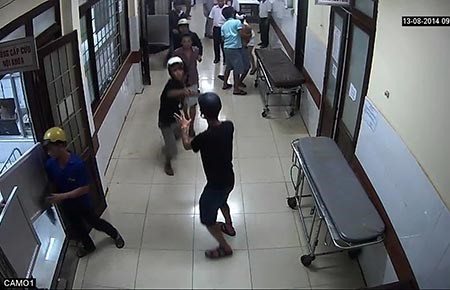 'Đại náo' BV Đa khoa Sài Gòn lúc rạng sáng