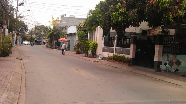 Sợ bị cướp, người đàn ông trốn vào nhà dân không chịu ra