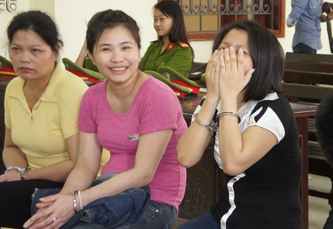 Nữ ‘trùm’ ma túy cười tươi khi bị tuyên án