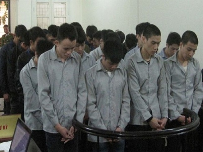 Trút giận, ném đá người không liên quan đến chết