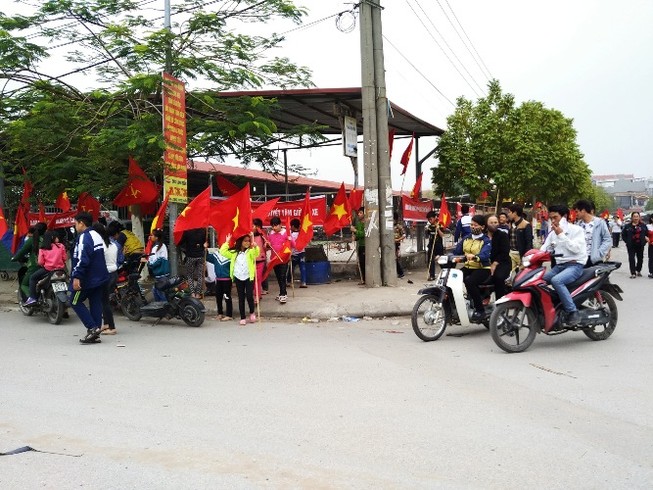 Báo cáo vụ học sinh bỏ học, phản đối xây trung tâm thương mại
