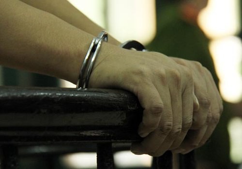 Tôi có nên góp tiền chạy án cho anh?