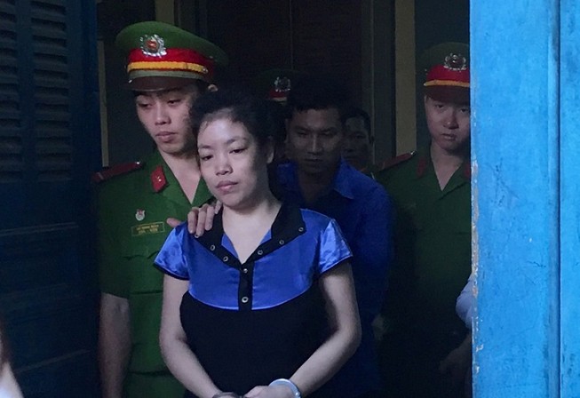 Mẹ trẻ túng quẫn giết con thơ