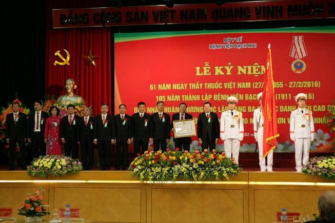 Cán bộ y tế phải chăm sóc người bệnh như anh em ruột thịt