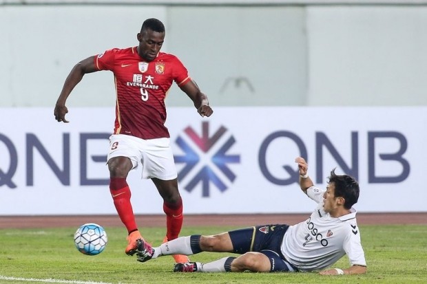 Trận ra mắt ‘trống vắng’ của Jackson Martinez