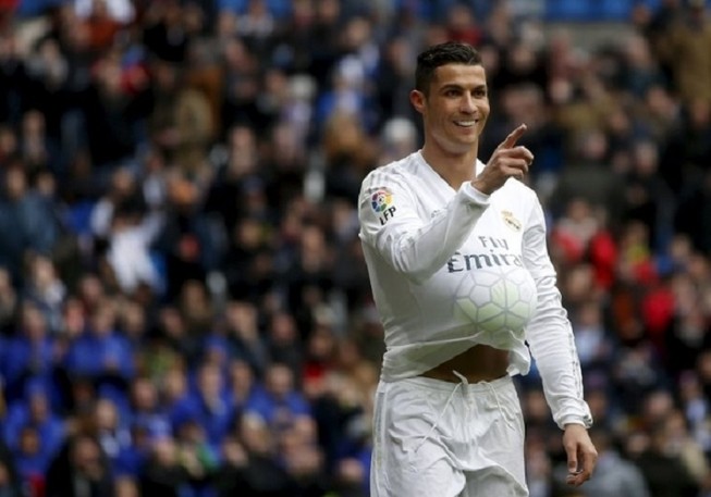 Cú “poker” của Ronaldo làm câm lặng những kẻ chỉ trích