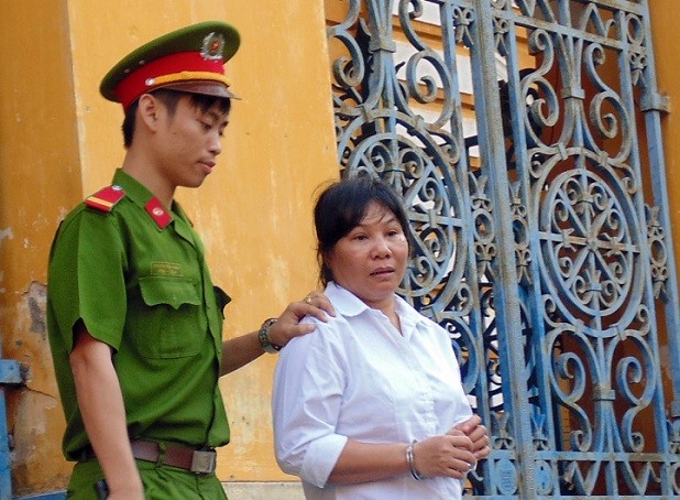 Nhờ giang hồ truy sát em trai chồng hờ