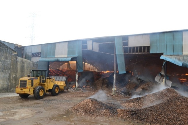 Kho mì cháy gần 2 ngày đêm vẫn chưa tắt