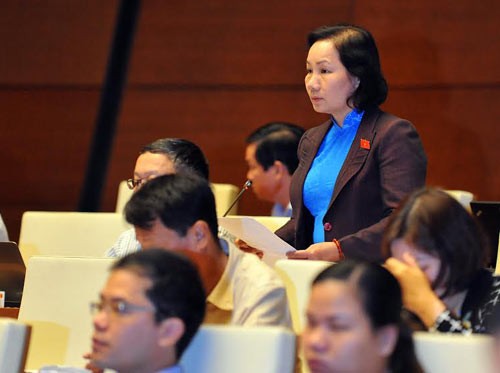 Nhiều đại biểu không đồng tình nâng tuổi trẻ em lên 18