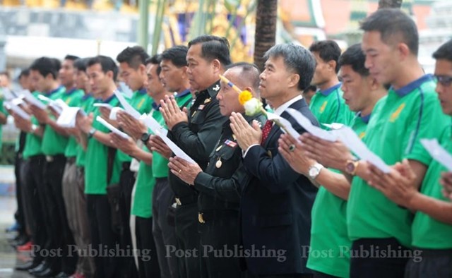 Trọng tài Thanom Barikut 'phản' lời thề trong sạch ở chùa Emerald?