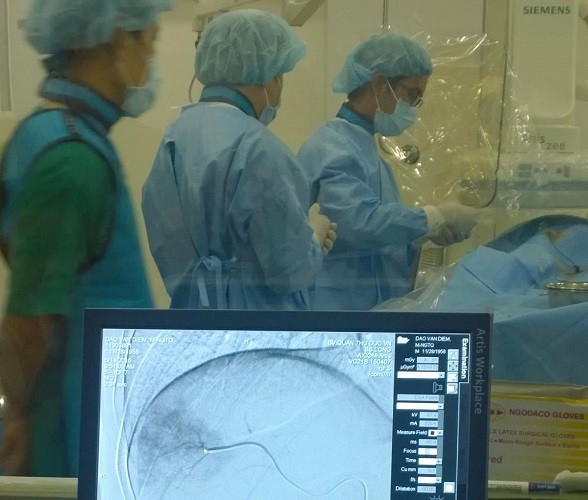 Lần đầu tiên BV quận dùng kỹ thuật TACE trị u ác tính thành công